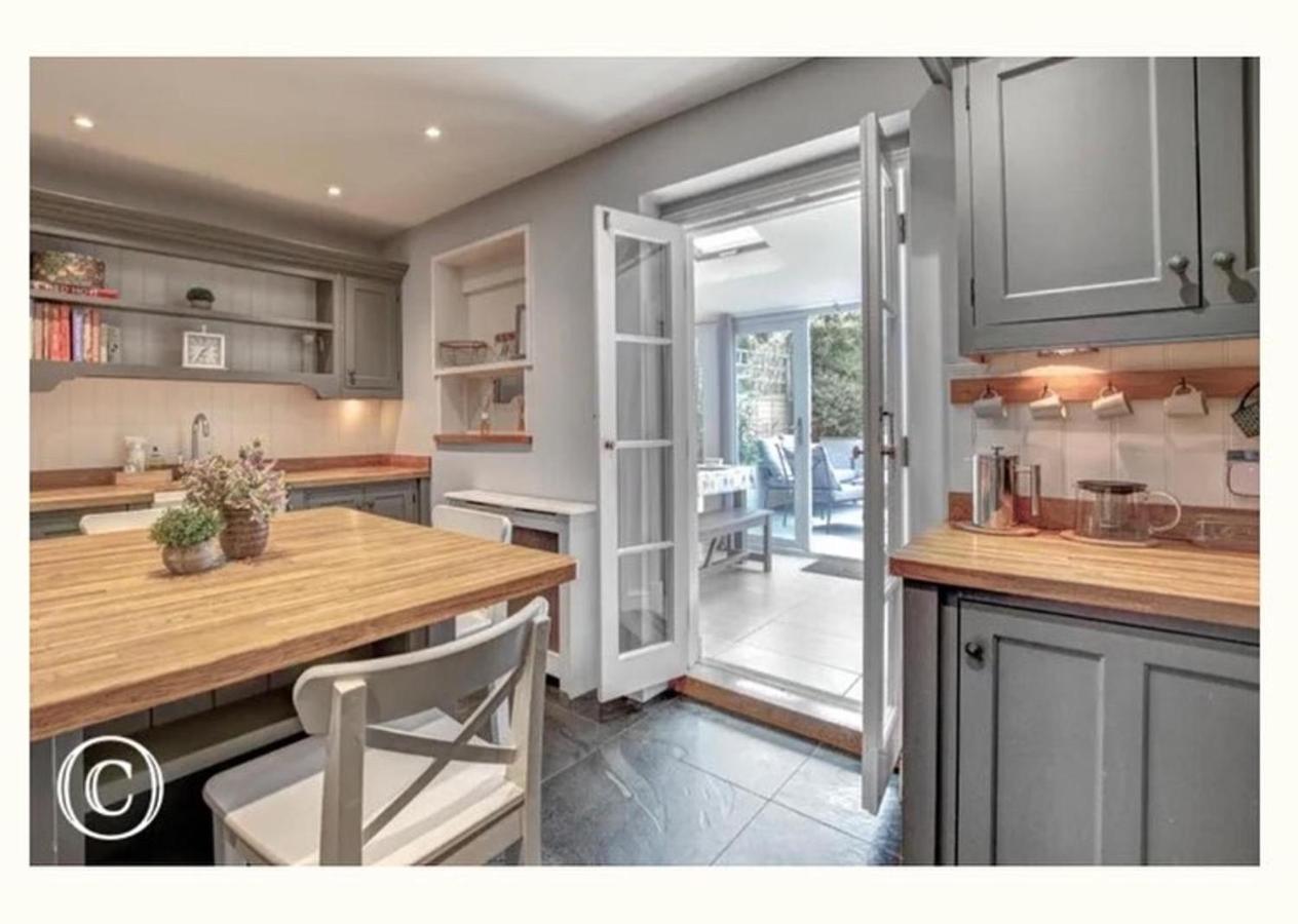 Charming 3-Bed Cottage In สวาเนจ ภายนอก รูปภาพ